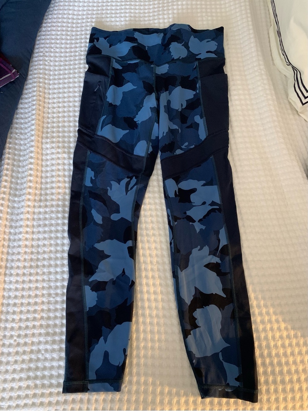 Athleta Blue and Black Camo Leggings size medium EUC